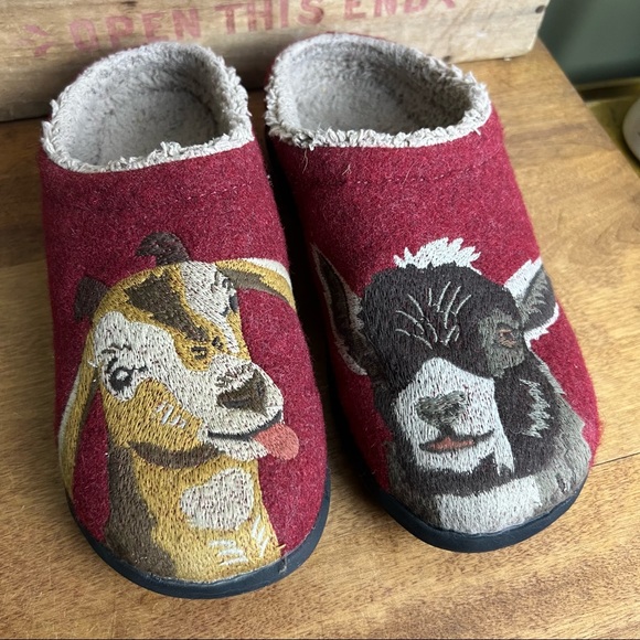 L.L. Bean Shoes - LL Bean Daybreak Scuff Motif Goat Pair Slippers 6 Womens Red